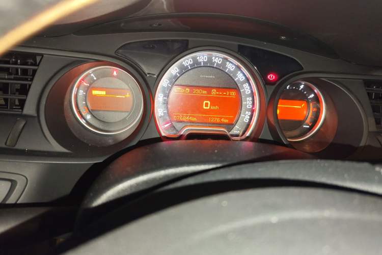 Used Citroen C5 2012 2.0L Automatic Luxury Edition Odometer Close Up