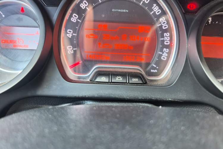 Used Citroen C5 2012 2.0L Automatic Luxury Edition Odometer Close Up