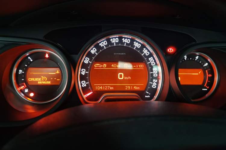 Used Citroen C5 2012 2.0L Automatic Luxury Edition Odometer Close Up