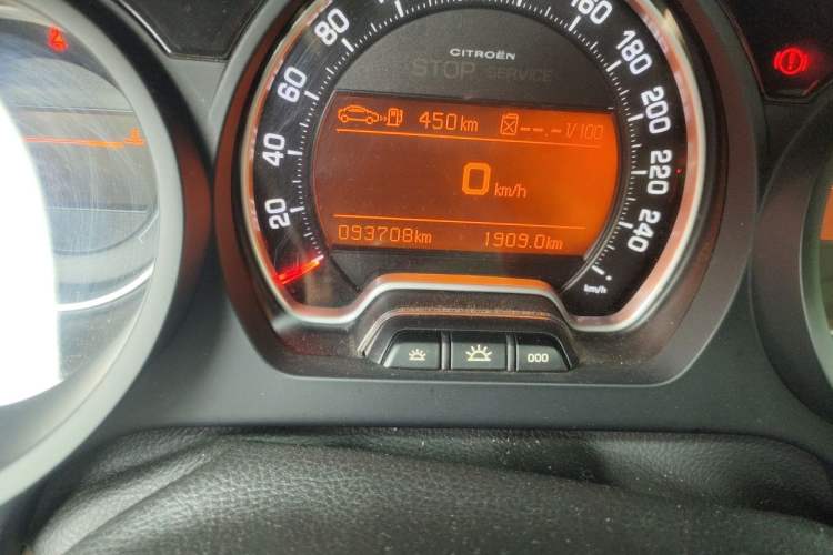 Used Citroen C5 2012 2.0L Automatic Luxury Edition Odometer Close Up