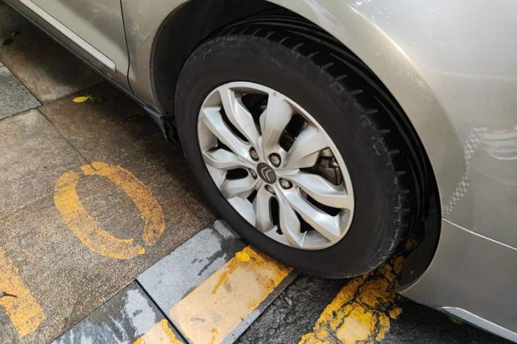 Used Citroen C5 2012 2.3L Automatic Prestige Edition Right Front Wheel Hub