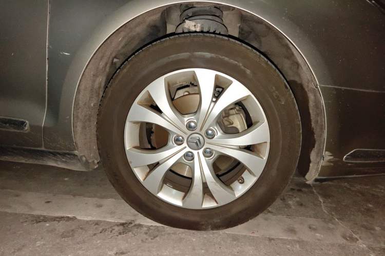 Used Citroen C5 2012 2.3L Automatic Prestige Edition Right Front Wheel Hub