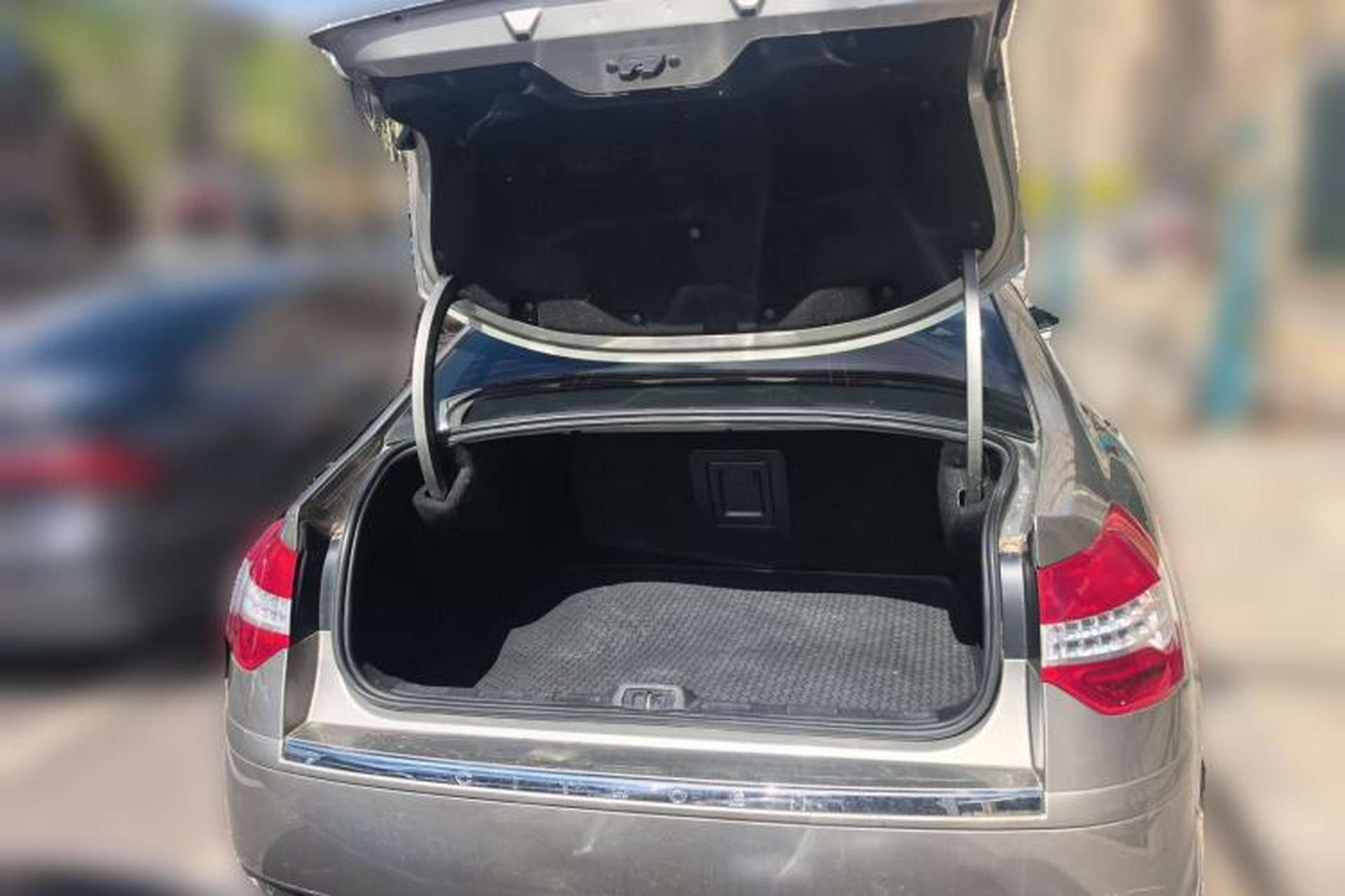 Used Citroen C5 2012 2.0L Automatic Luxury Edition Trunk