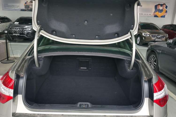 Used Citroen C5 2012 2.0L Automatic Luxury Edition Trunk