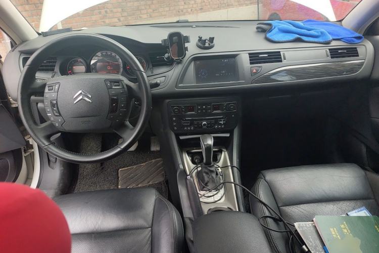 Used Citroen C5 2012 2.3L Automatic Prestige Edition Center Console
