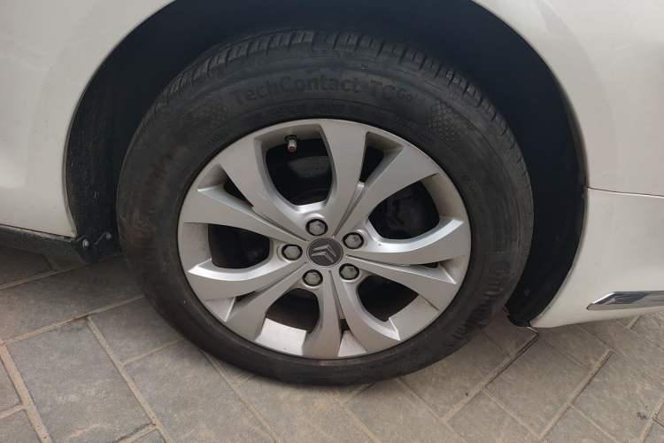 Used Citroen C5 2012 2.3L Automatic Prestige Edition Right Front Wheel Hub