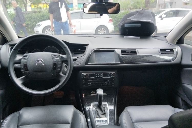 Used Citroen C5 2012 2.3L Automatic Prestige Edition Center Console