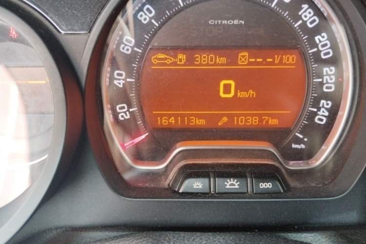 Used Citroen C5 2012 2.3L Automatic Prestige Edition Odometer Close Up