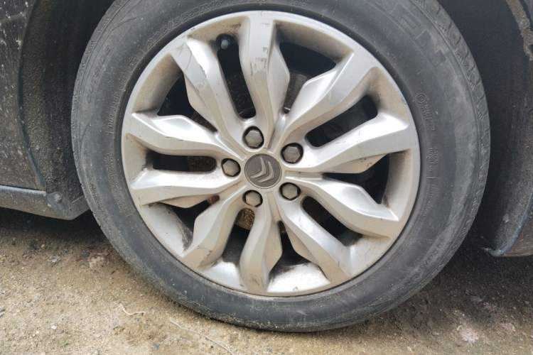 Used Citroen C5 2012 2.3L Automatic Prestige Edition Right Front Wheel Hub
