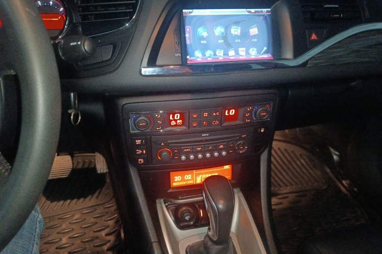 Used Citroen C5 2012 2.0L Automatic Luxury Edition Audio And AC Panel