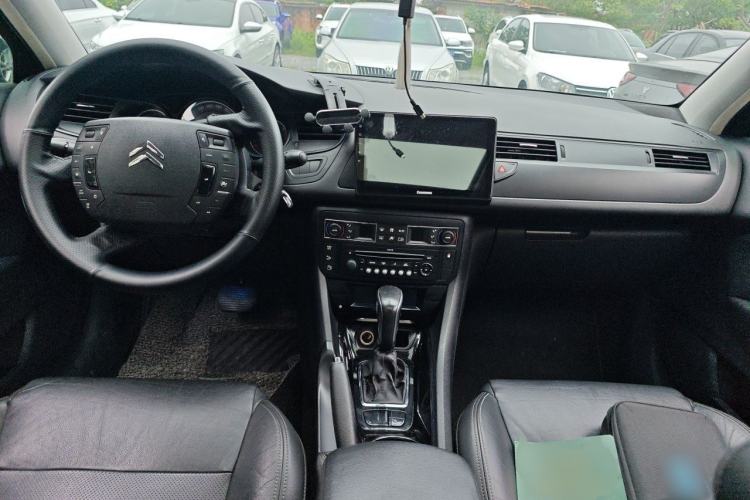 Used Citroen C5 2012 2.3L Automatic Zunyu Version Center Console