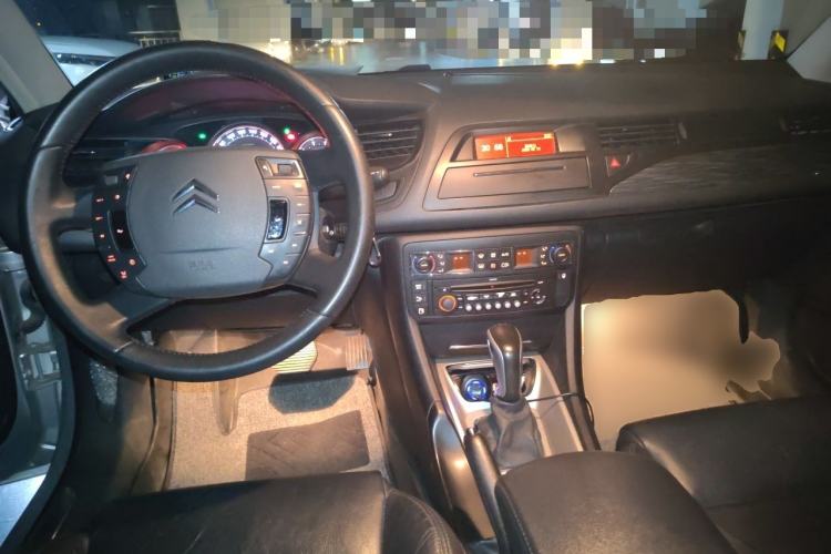 Used Citroen C5 2012 2.3L Automatic Zunyu Version Center Console