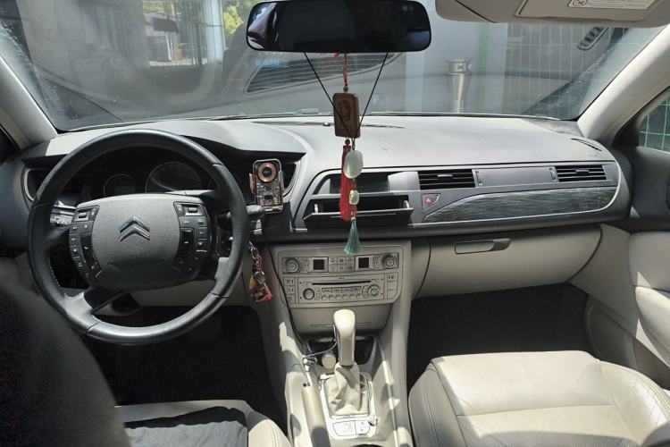 Used Citroen C5 2012 2.0L Automatic Luxury Edition Center Console