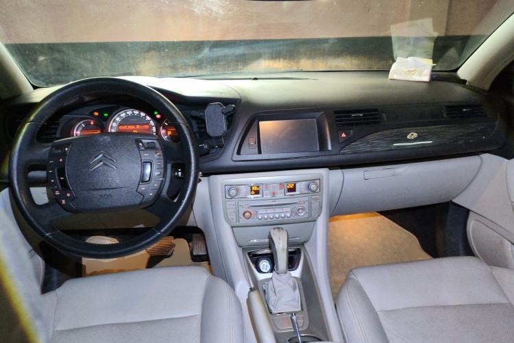 Used Citroen C5 2012 2.0L Automatic Luxury Edition Center Console
