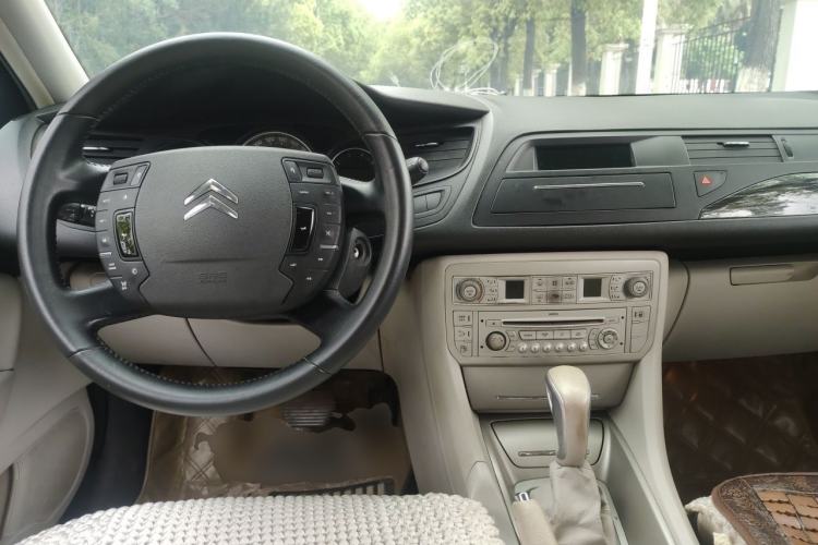 Used Citroen C5 2012 2.0L Automatic Luxury Edition Center Console