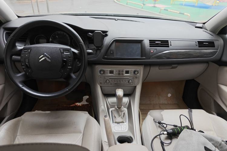 Used Citroen C5 2012 2.0L Automatic Luxury Edition Center Console