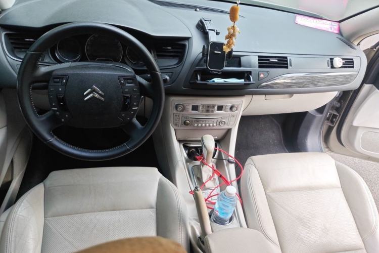 Used Citroen C5 2012 2.0L Automatic Luxury Edition Center Console