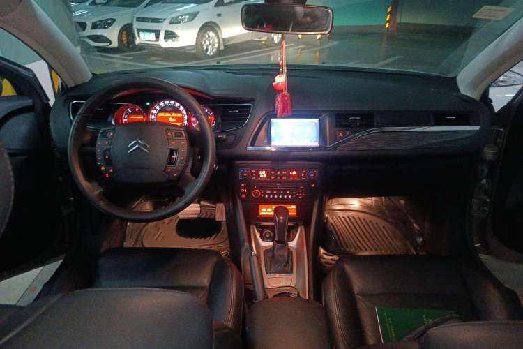 Used Citroen C5 2012 2.0L Automatic Luxury Edition Center Console