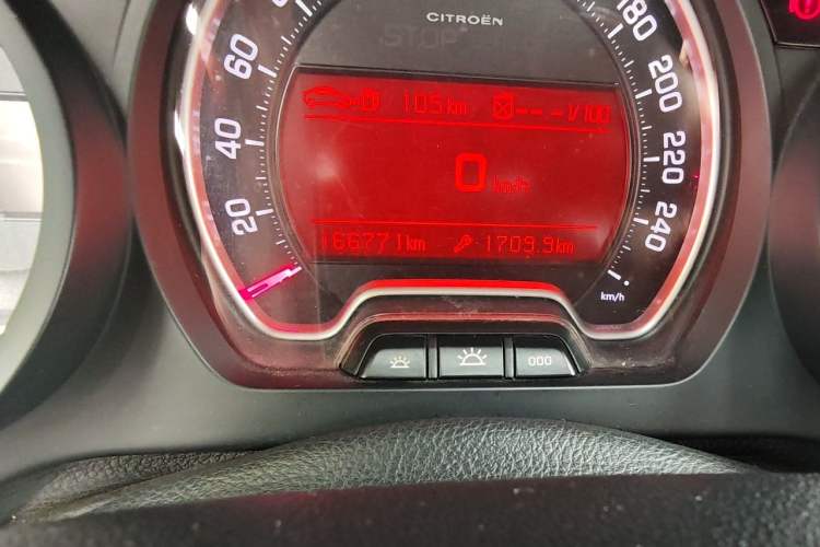 Used Citroen C5 2012 2.3L Automatic Zunyu Version Odometer Close Up