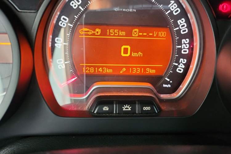 Used Citroen C5 2012 2.0L Automatic Luxury Edition Odometer Close Up