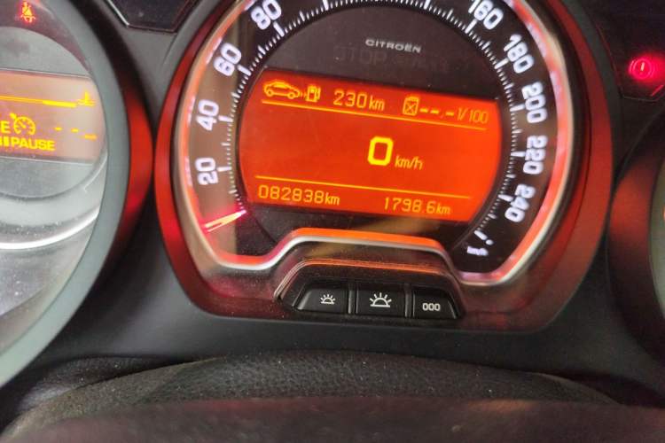 Used Citroen C5 2012 2.0L Automatic Luxury Edition Odometer Close Up