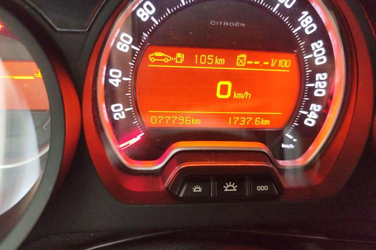 Used Citroen C5 2012 2.3L Automatic Prestige Edition Odometer Close Up