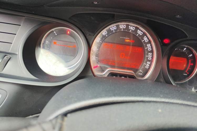 Used Citroen C5 2012 2.0L Automatic Luxury Edition Odometer Close Up