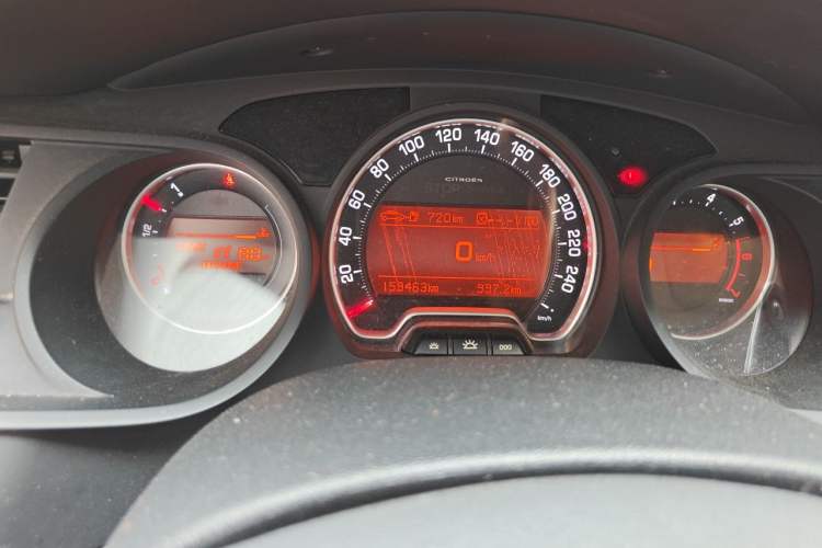 Used Citroen C5 2012 2.0L Automatic Luxury Edition Odometer Close Up
