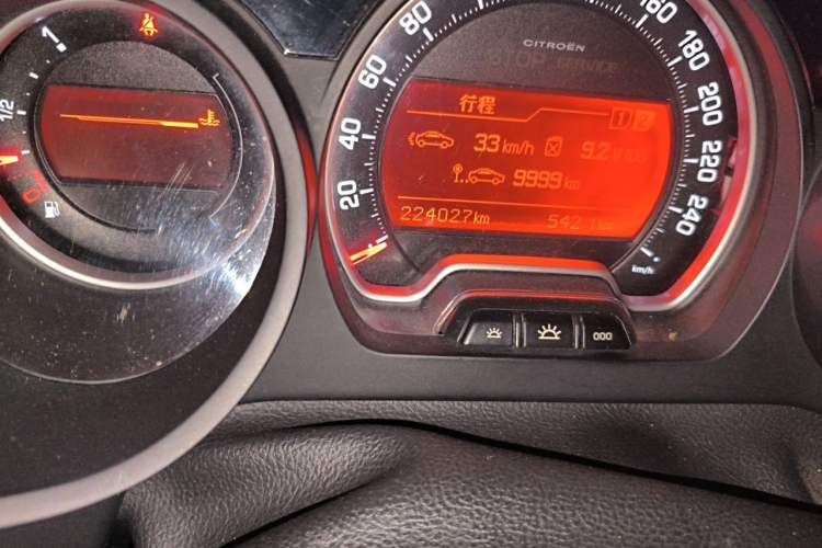 Used Citroen C5 2012 2.0L Automatic Luxury Edition Odometer Close Up