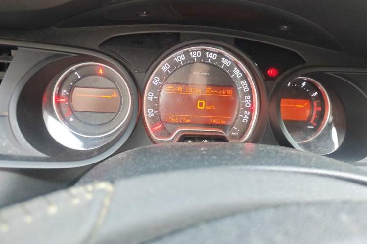Used Citroen C5 2012 2.0L Automatic Luxury Edition Odometer Close Up