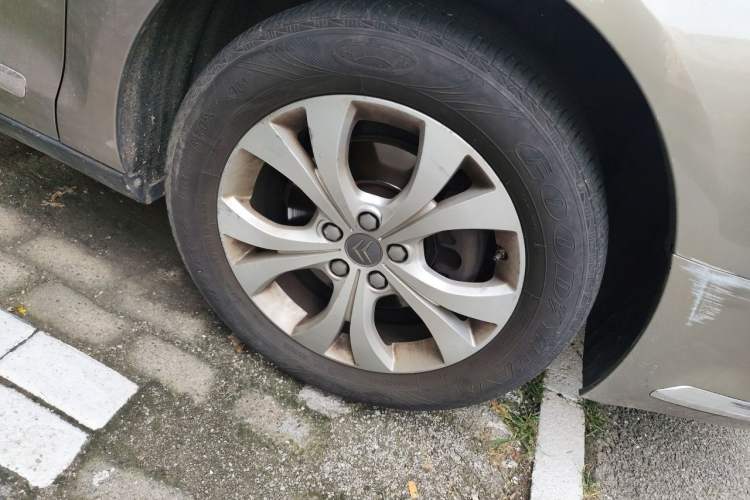 Used Citroen C5 2012 2.3L Automatic Prestige Edition Right Front Wheel Hub