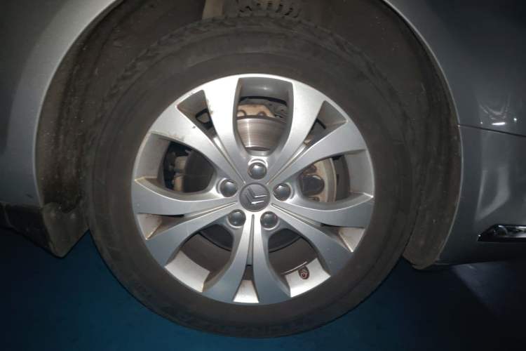 Used Citroen C5 2012 2.3L Automatic Zunyu Version Right Front Wheel Hub