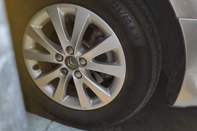 Used Citroen C5 2012 2.0L Automatic Luxury Edition Right Front Wheel Hub