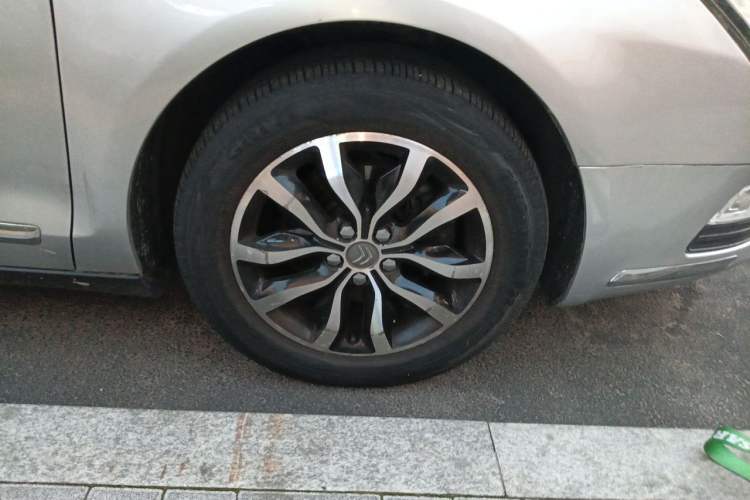 Used Citroen C5 2012 2.3L Automatic Prestige Edition Right Front Wheel Hub