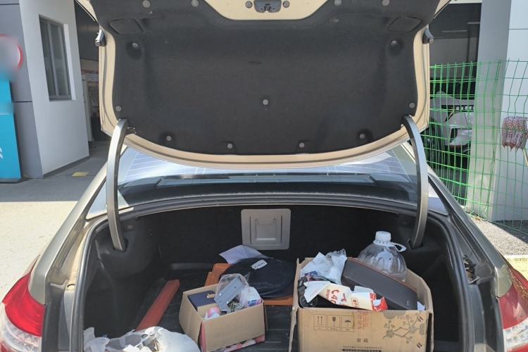 Used Citroen C5 2012 2.0L Automatic Luxury Edition Trunk