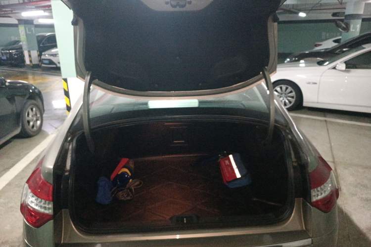 Used Citroen C5 2012 2.0L Automatic Luxury Edition Trunk