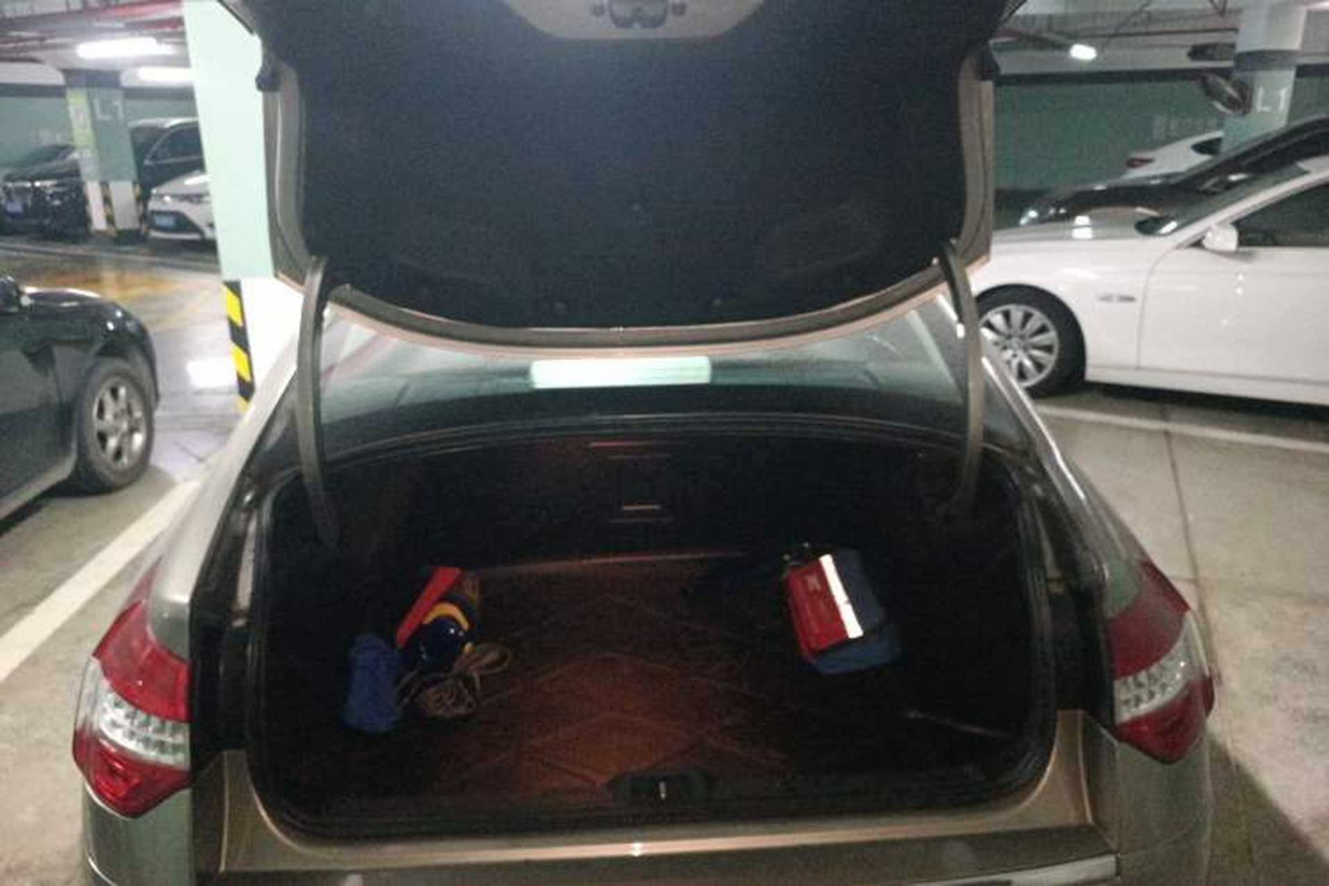 Used Citroen C5 2012 2.0L Automatic Luxury Edition Trunk