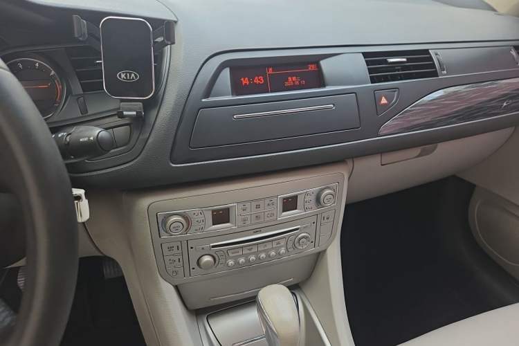 Used Citroen C5 2012 2.0L Automatic Luxury Edition Audio And AC Panel