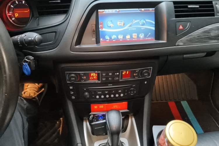 Used Citroen C5 2012 2.0L Automatic Luxury Edition Audio And AC Panel