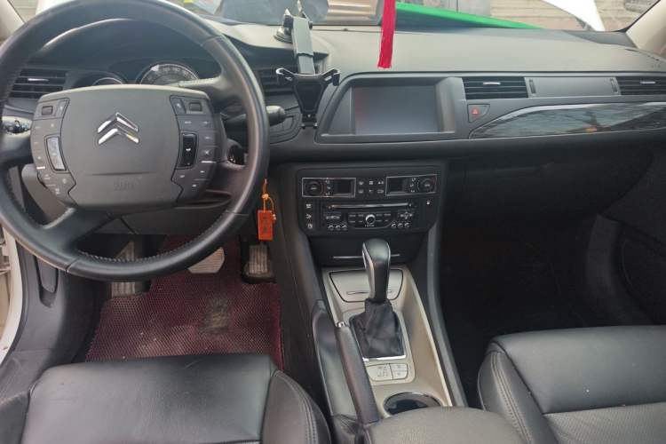 Used Citroen C5 2012 2.3L Automatic Luxury Version Center Console