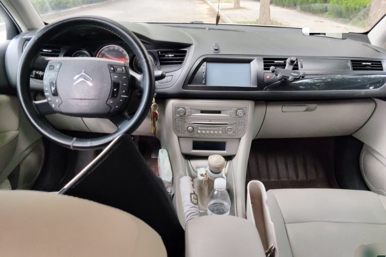 Used Citroen C5 2012 2.0L Manual Comfort Version Center Console