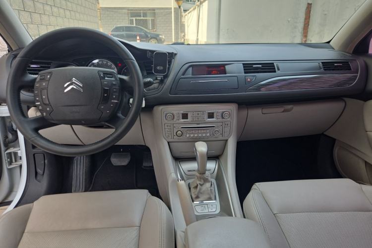 Used Citroen C5 2012 2.0L Automatic Luxury Edition Center Console
