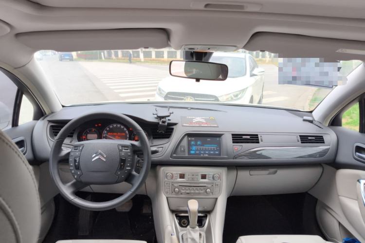 Used Citroen C5 2012 2.0L Automatic Luxury Edition Center Console
