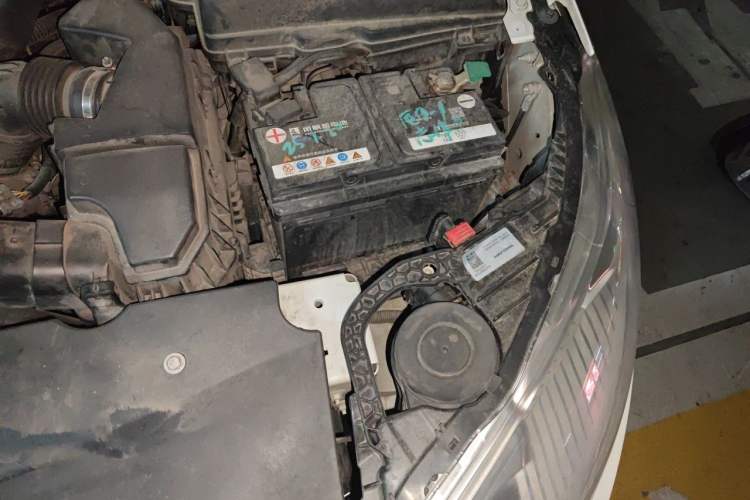 Used Citroen C5 2012 2.0L Automatic Luxury Edition Engine Bay Left
