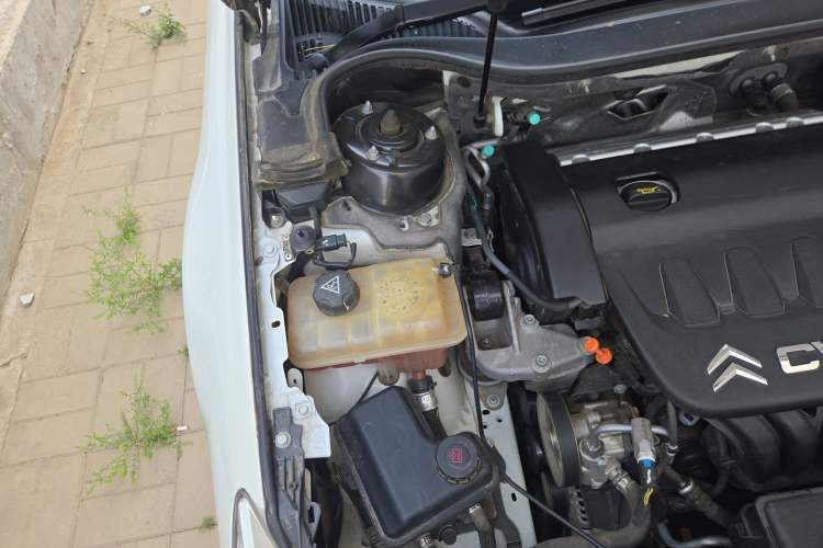 Used Citroen C5 2012 2.0L Automatic Luxury Edition Engine Bay Right