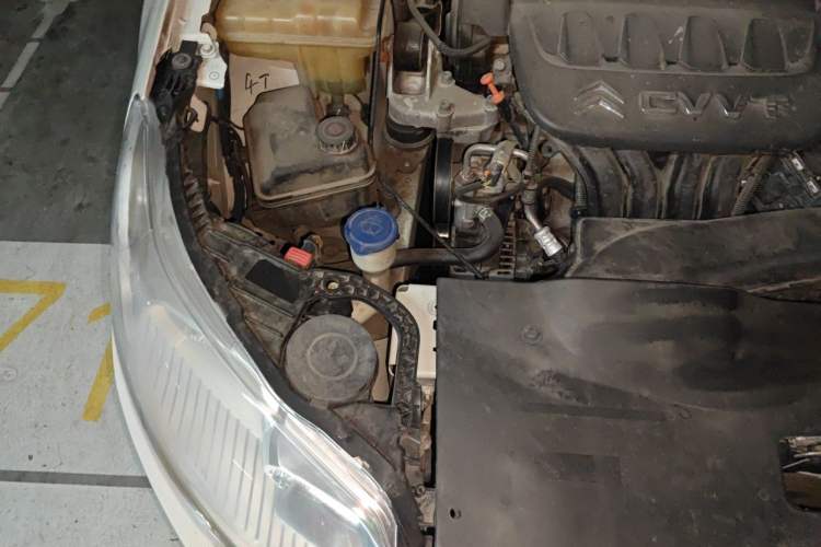 Used Citroen C5 2012 2.0L Automatic Luxury Edition Engine Bay Right