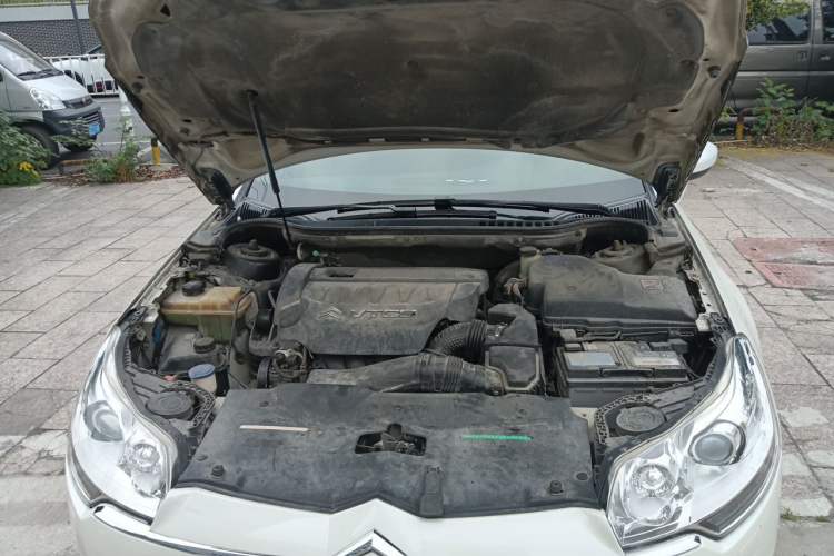 Used Citroen C5 2012 2.3L Automatic Zunyu Version Engine Bay