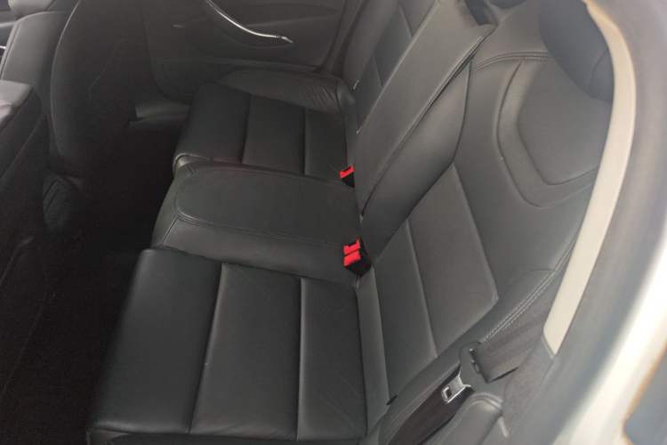 Used Citroen C5 2012 2.3L Automatic Luxury Version Left Rear Seat