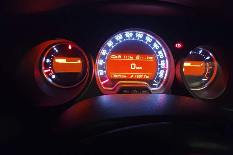 Used Citroen C5 2012 2.0L Automatic Luxury Edition Odometer Close Up