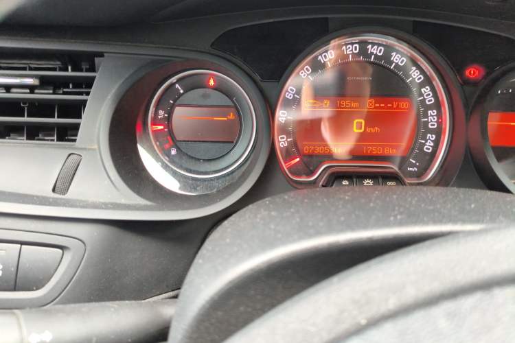 Used Citroen C5 2012 2.0L Automatic Luxury Edition Odometer Close Up